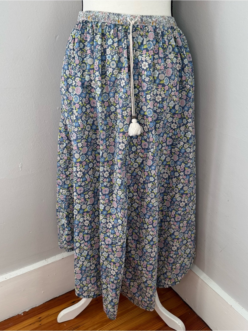 American Eagle Blue Floral Pull-On Midi Skirt Size Large Tassel Boho